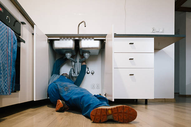 Professional Emergency Plumber technician working in Chicota, TX